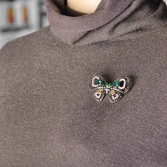 VQ Rhinestones Butterfly Brooch - Picture 3 of 7